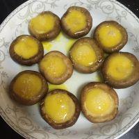 香菇蒸鹌鹑蛋的做法步骤3
