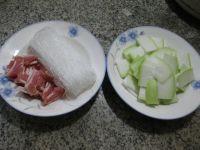 咸肉长瓜煮粉丝的做法步骤1
