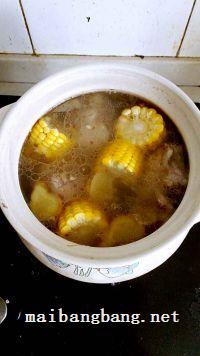 玉米棒骨汤的做法步骤9
