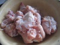 榛蘑炖鸡块的做法步骤2