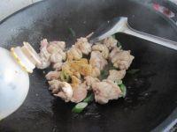 榛蘑炖鸡块的做法步骤7