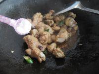 榛蘑炖鸡块的做法步骤8
