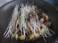 榛蘑炖鸡块的做法步骤12